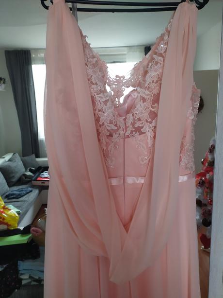 Spolocenske saty, 42