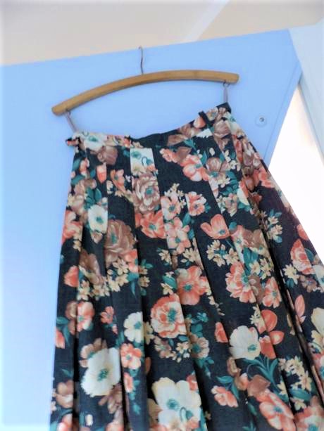 Luxusná skladaná sukňa, m