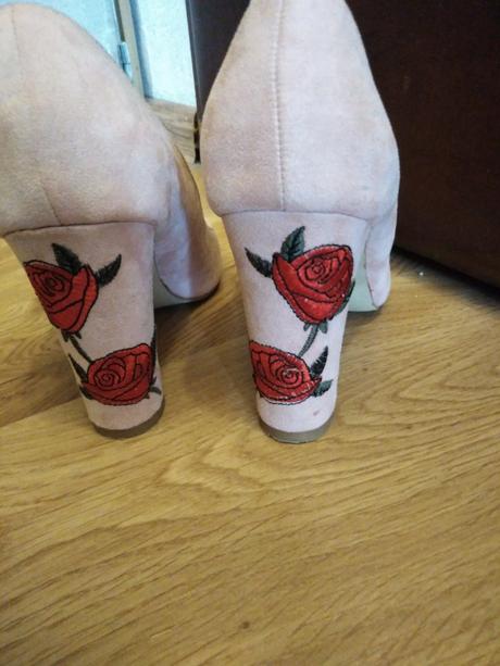 Ružové lodičky, 37