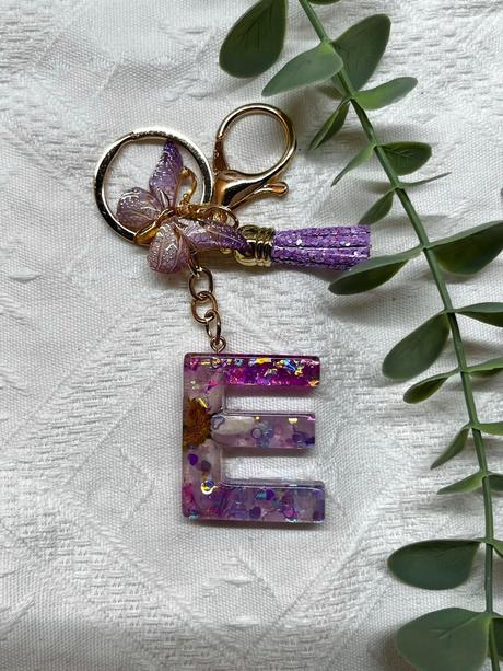 Ručne vyrobené živicové kľúčenky, 