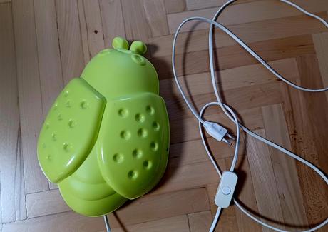 Darujem nástennú lampu, 