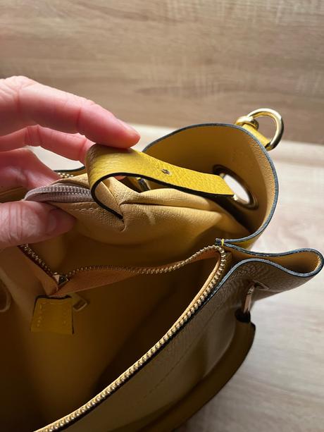 Kozena talianska kabelka v horcicovej farbe, 