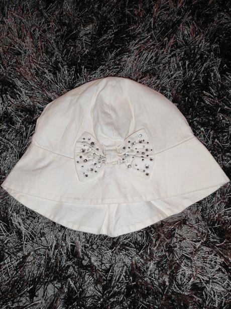 Klobúčik pre paradnicu, 62