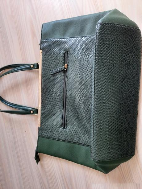 Kabelka tmavozelena nova, carpisa