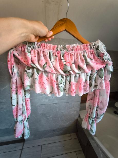 Krásny nazberkany froufrou top,