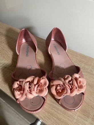 Veľmi pohodlne sandálky, 39