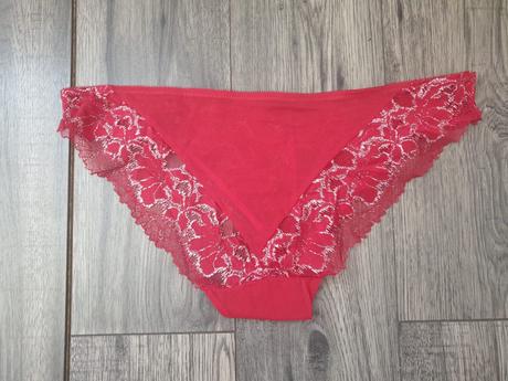 Nohavicky cervene s cipkou a vzorom 42, l