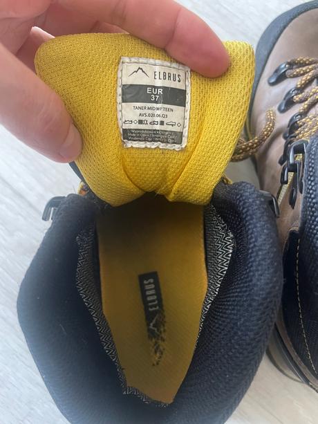 Turistické topánky, 37