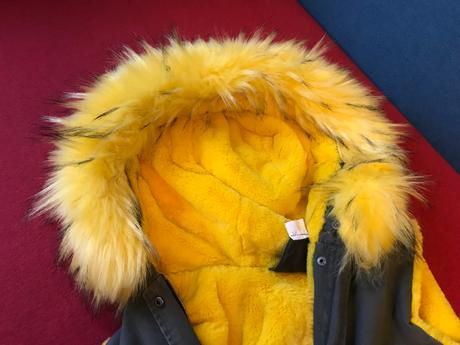 Vesta zateplena skapucou vel. s, s