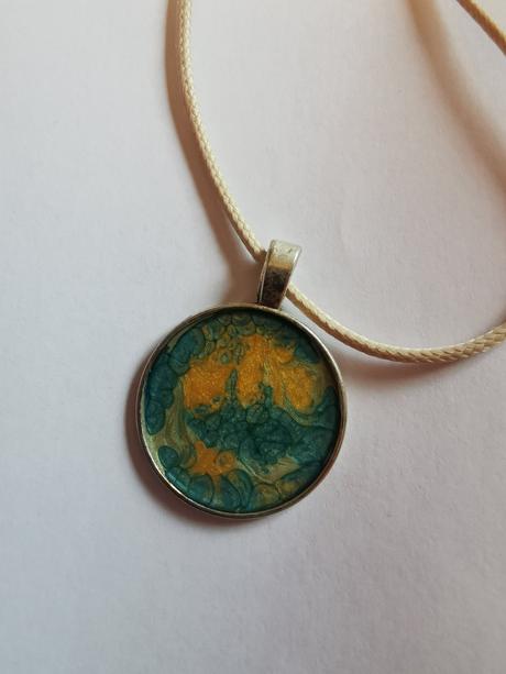 Dámsky náhrdelník,