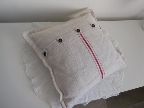 Vankúše menšie , vačšie, podlhovasté,, 