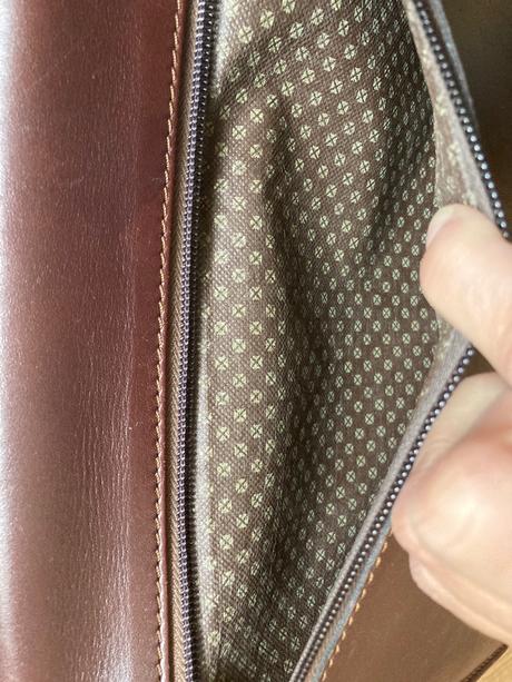 Hnedá kožená aktovka, 