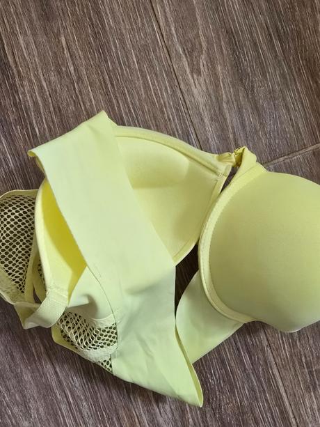 Podprsenka č.38-40 c, 85c