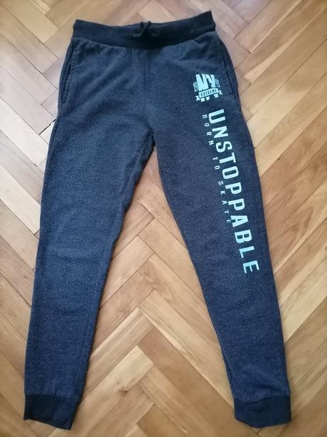 Tepláky 3x oblečené, 146