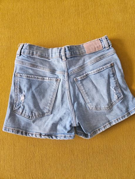 Šortky, zara,152