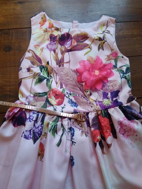 Slávnostné letné šaty, 134