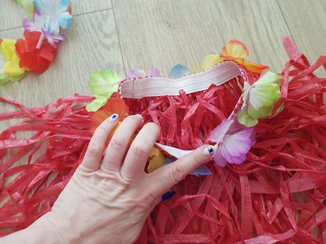 Krasny hawajsky kostym  5 casti. novy s visackou, 