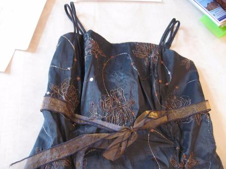 Hnedé šaty s výšivkou a flitrami + bolerko , 38, 38