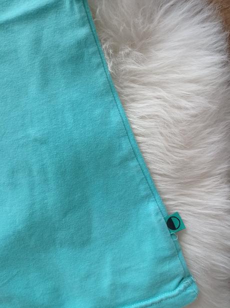 Kvalitne znackove jeans tricko super stav, 134