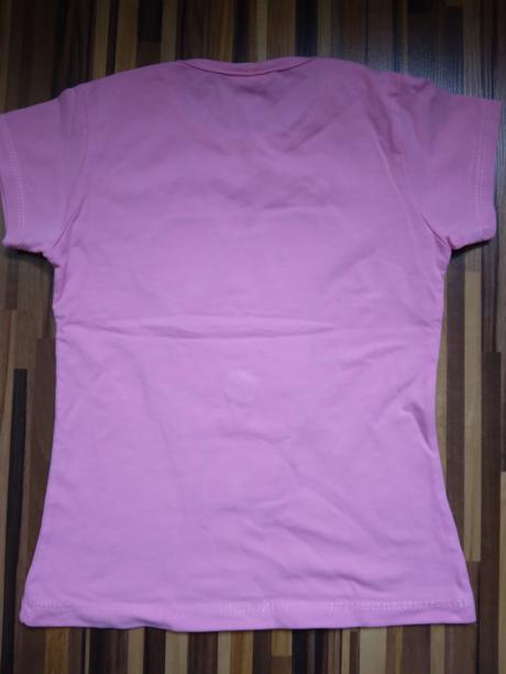 Blikajúce tričko s bábikou, 104