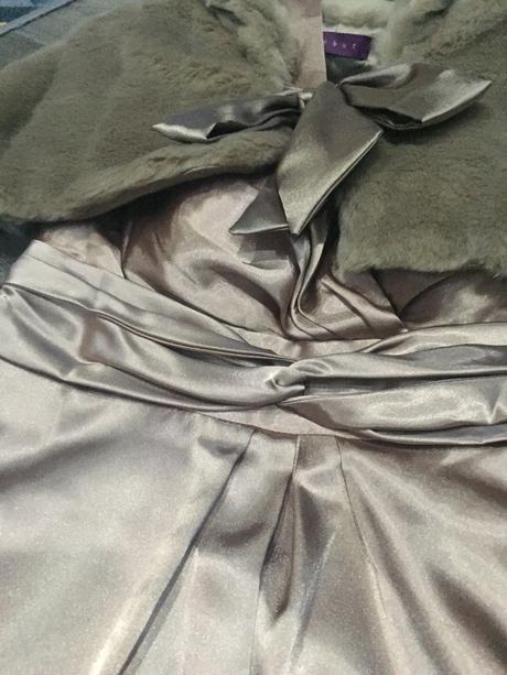 Komplet spol. šaty , kabatik a kabelka 36/38, 36