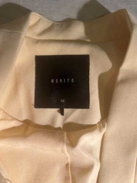 Kostým bledožltý, mohito,32