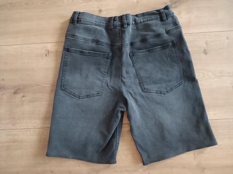 Kraťasy v 170, reserved,170