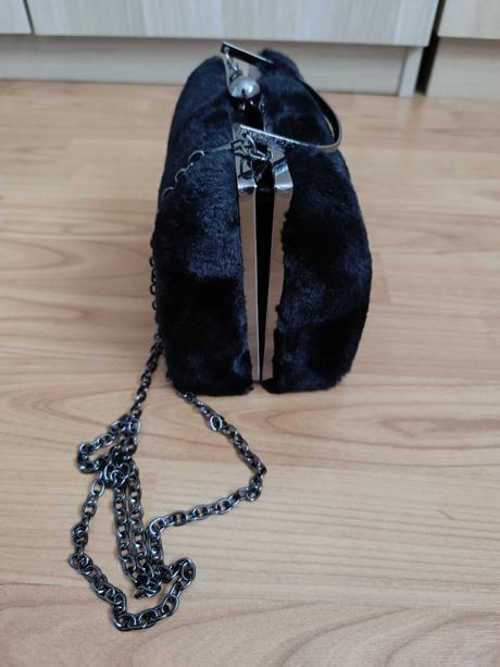 Kabelka cez plece čierna, 