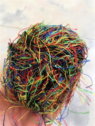 Efektná strapatá priadza,