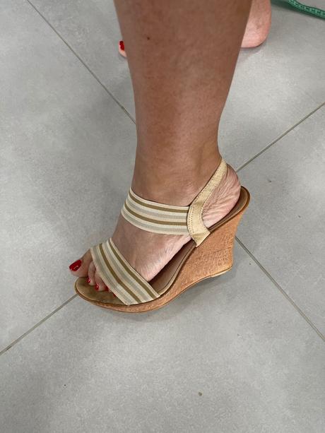 Bežové sandále, 37