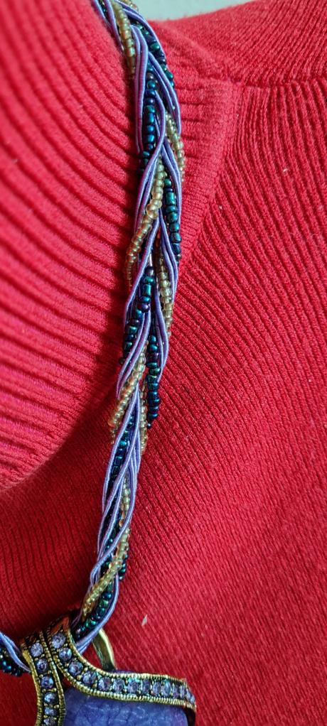 Fialový náhrdelník, 