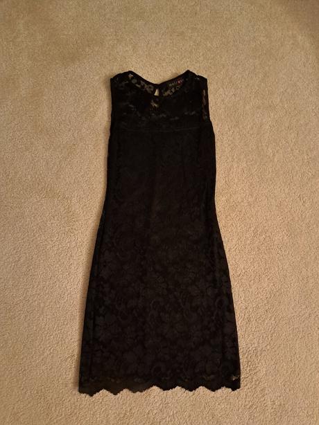 Šaty čipkované, 32