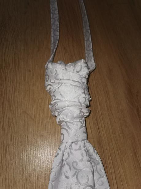 Svadobná kravata, 54