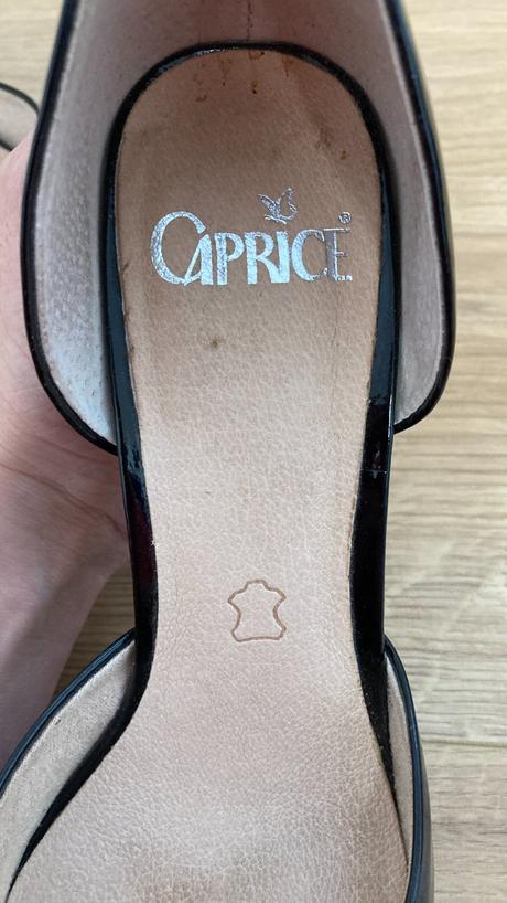 Čierne lodičky, 40