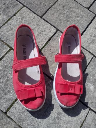 Červené plátenky, 33