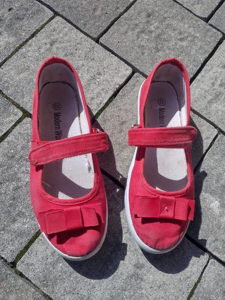 Červené plátenky, 33