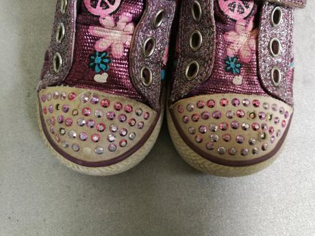 Svietiace 22, skechers,22