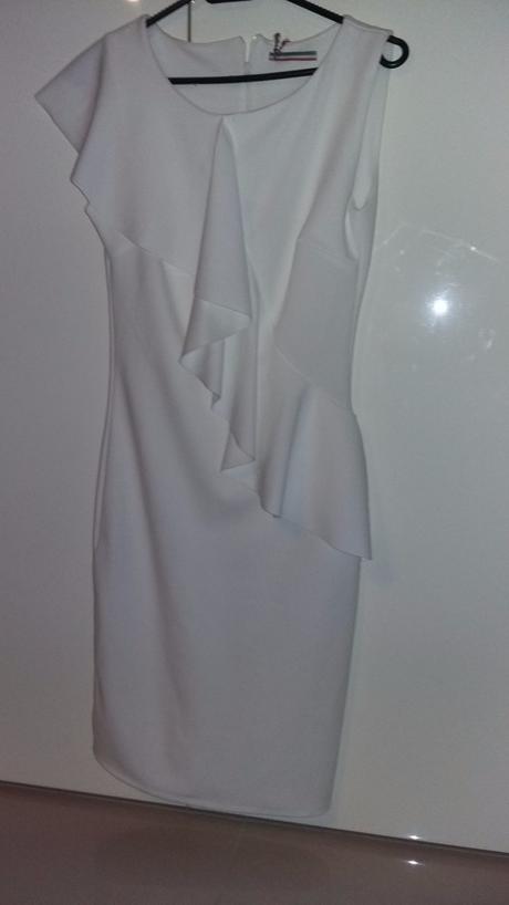 Šaty s volánikom, s