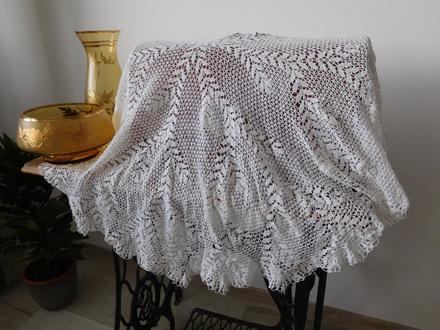 Dečku háčkovanú,okrúhlu-o rozmere-priemer 116 cm, 