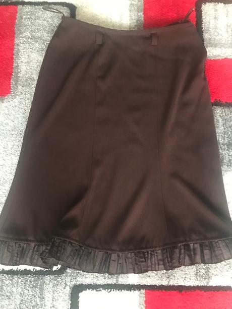 Elegantná hnedá sukna, 40