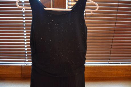 Elegantné čierne šaty, s