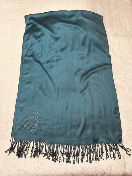 Tyrkysový šál s kamienkami v tvare hviezdy,