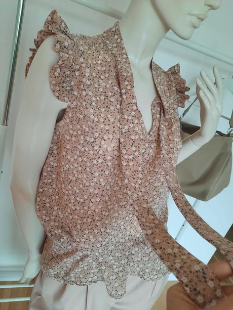 Blúzka s volánikmi, m