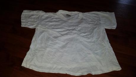 2 biele tričká, 140
