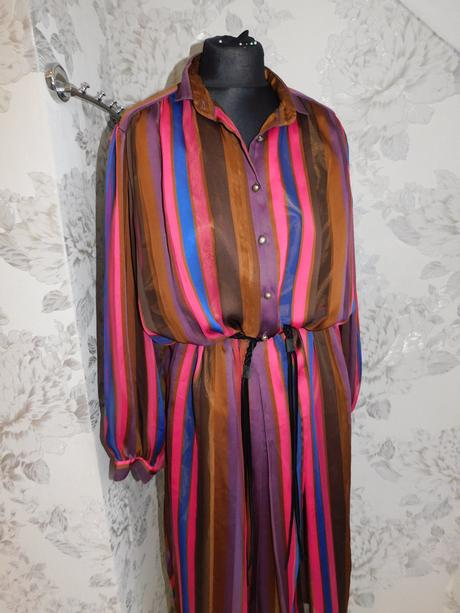 Fink modell pekne vintage šaty, 48