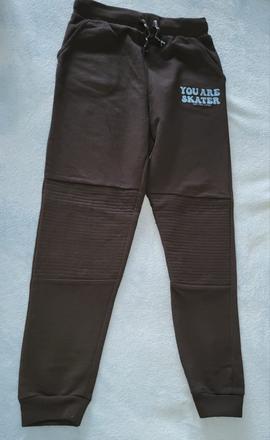 Chlapčenské tepláky velk. 140, sinsay,140