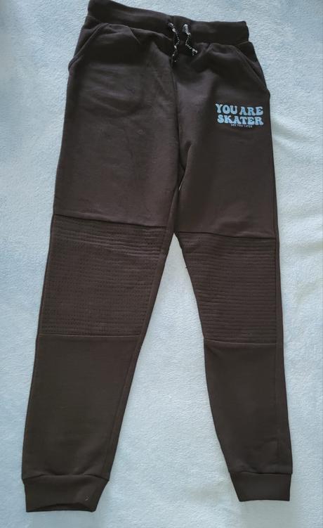 Chlapčenské tepláky velk. 140, sinsay,140