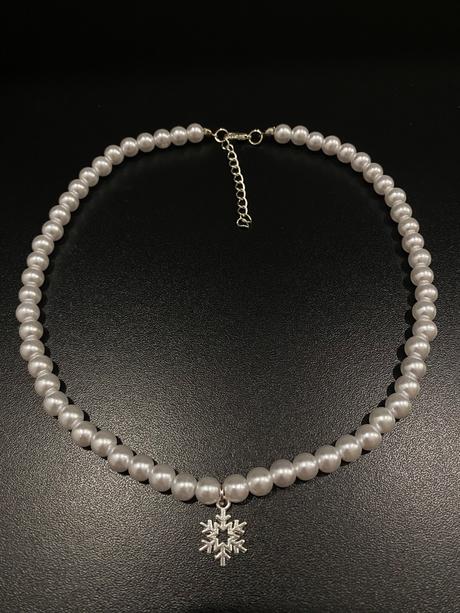 Vianočný perlový náhrdelník,