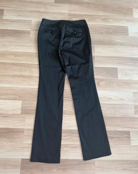 Elegantne nohavice z leskleho materialu zn. jakes, 36