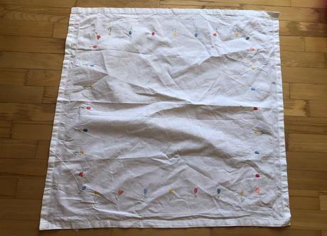 Biely vyšívaný obrus tchibo, 